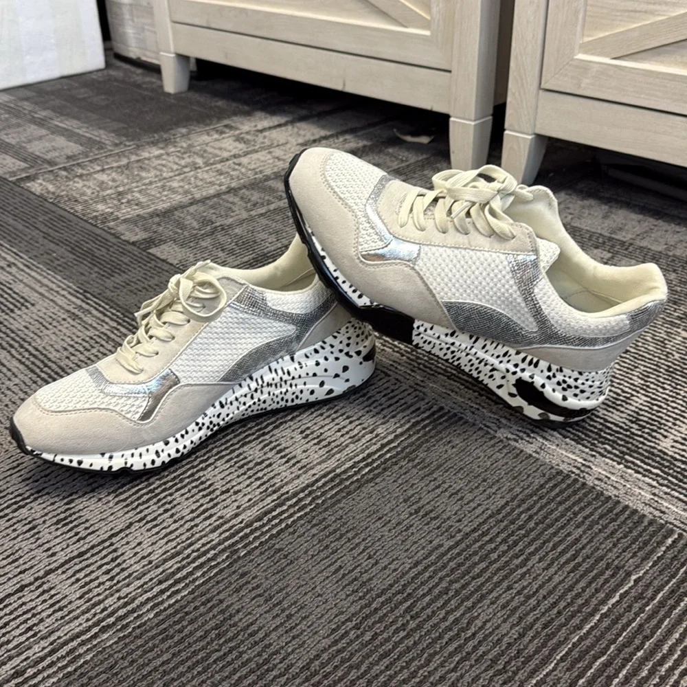 Steve Madden Sneakers - Picture 3 of 4